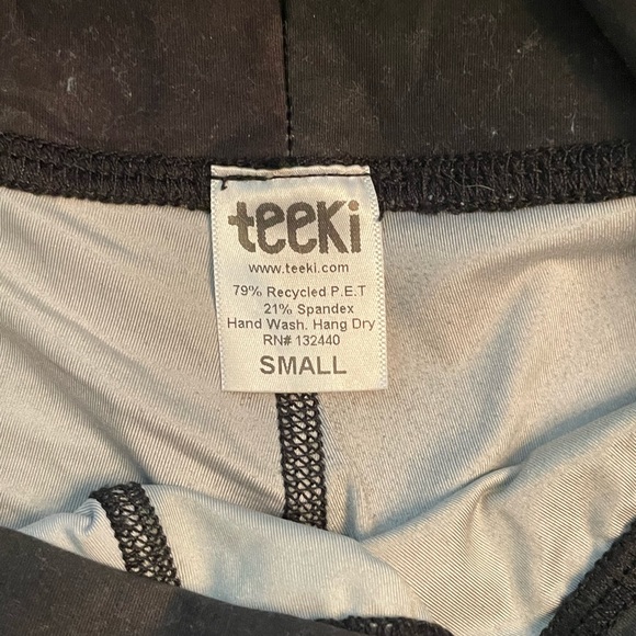Skull Teeki crops - Picture 2 of 3